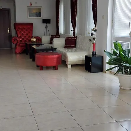 Хотел семеен 